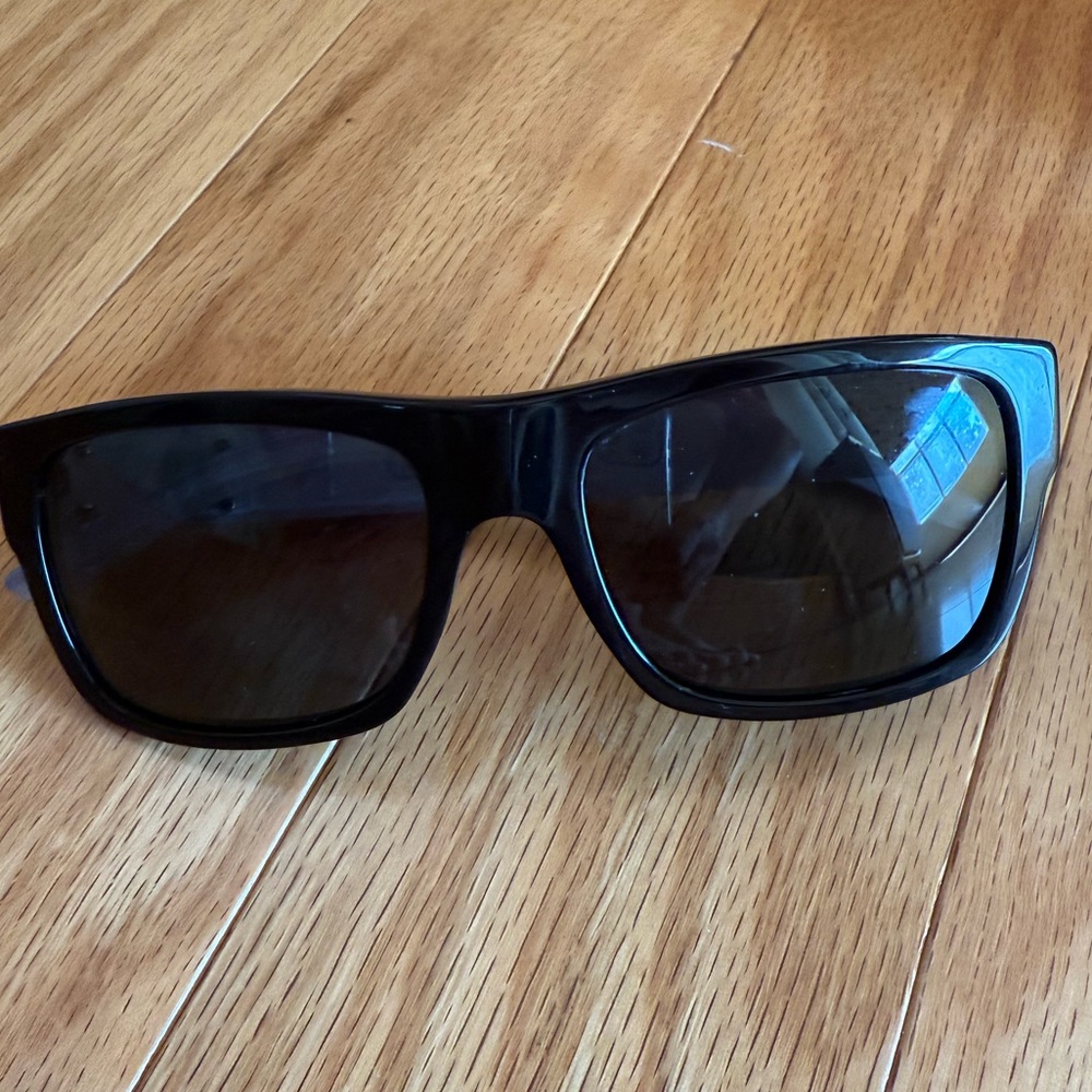 Burberry Women's Sunglasses with Official Case